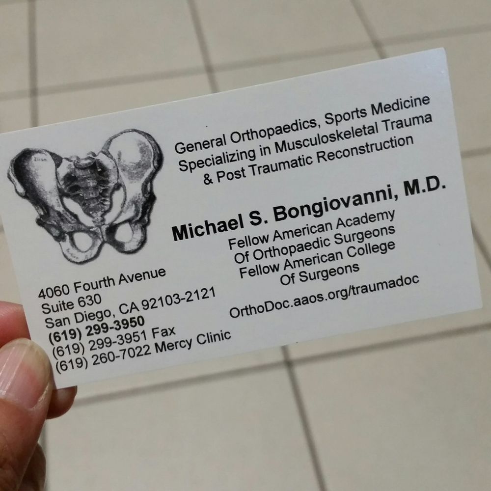 Dr. Michael S. Bongiovanni, MD's modern orthopedic practice in San Diego, CA for expert knee and hip care